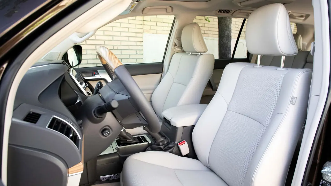 Toyota Land Cruiser TX photo 5