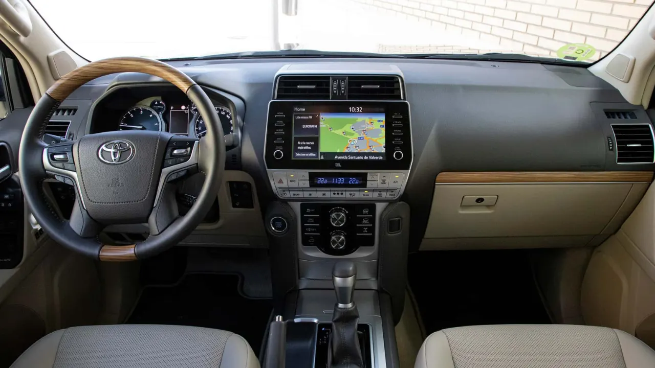 Toyota Land Cruiser TX photo 8