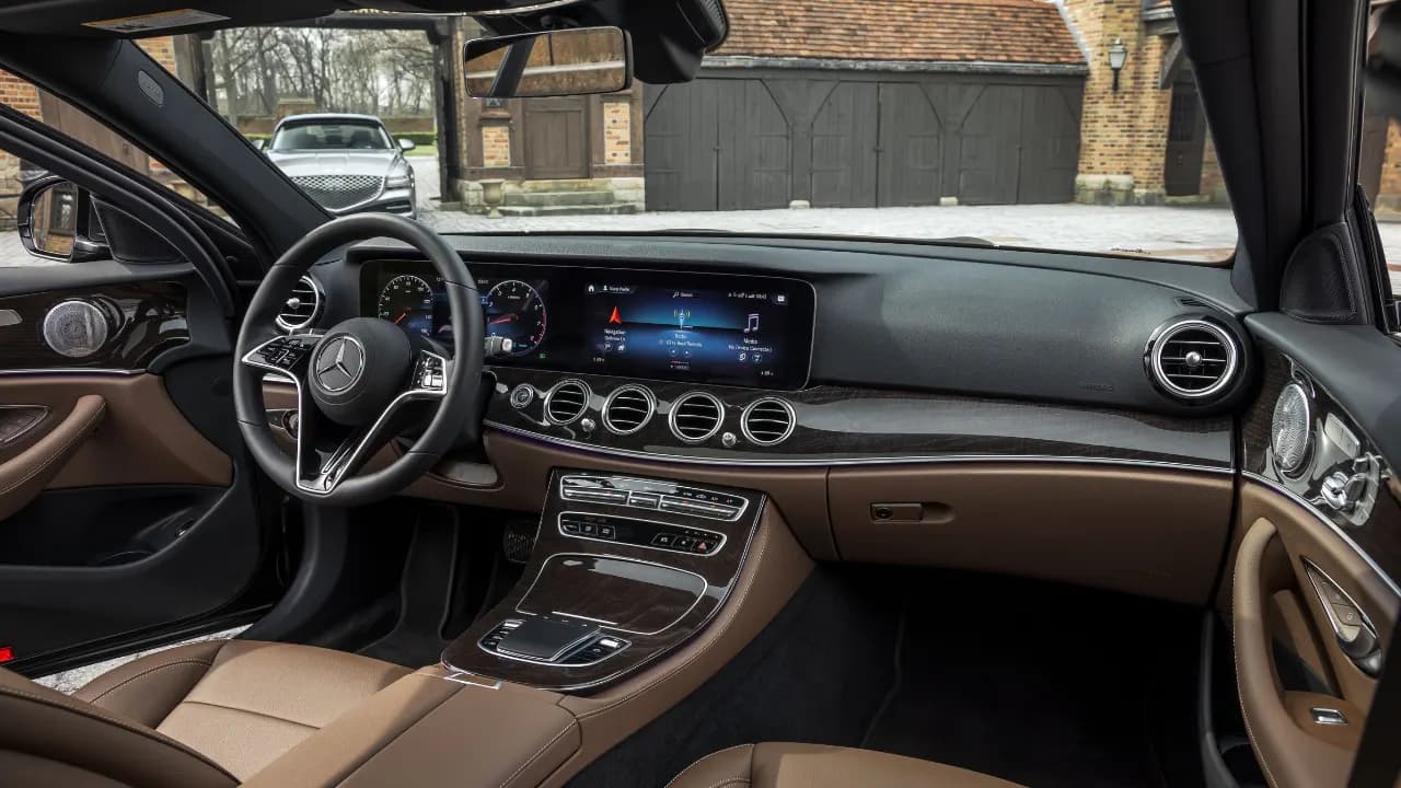 Mercedes E-Class photo 1